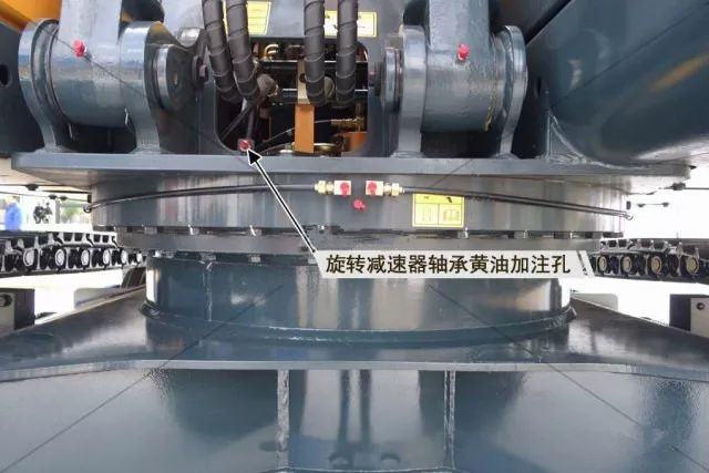 挖掘機回轉(zhuǎn)