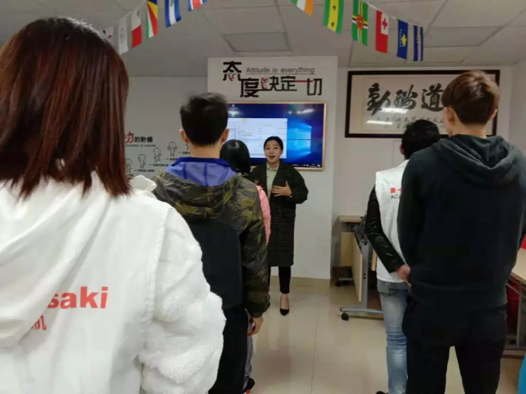 桂之邦早會(huì)、立體化落地，這樣的挖掘機(jī)配件批發(fā)團(tuán)隊(duì)再給我來一打！