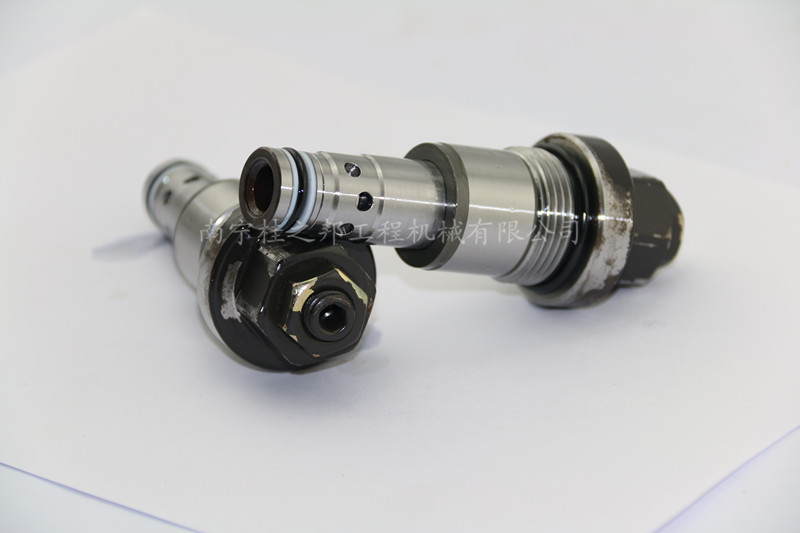 三一235挖掘機溢流閥